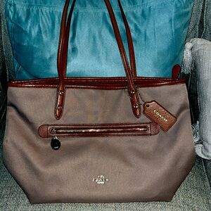 Coach purse in great condition. Beige with brown trim